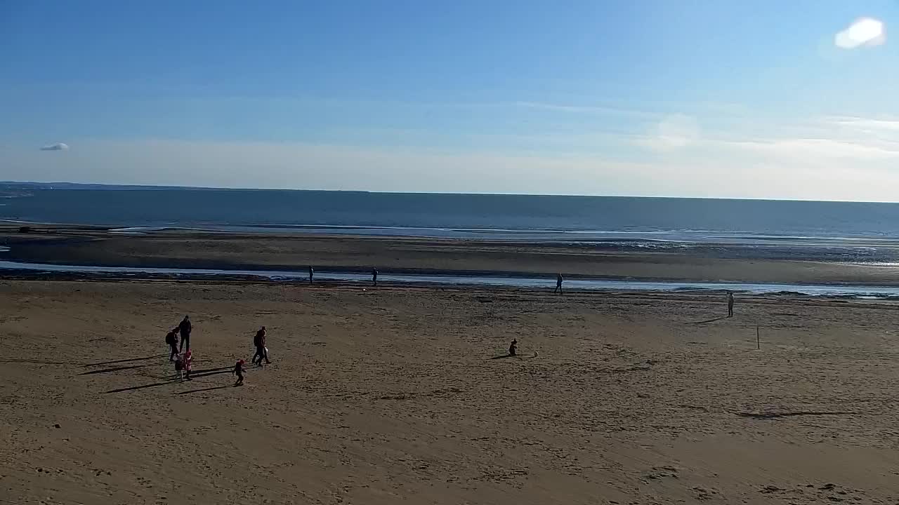 Webcam en vivo Grado: Vistas de la playa y del parque acuático en tiempo real