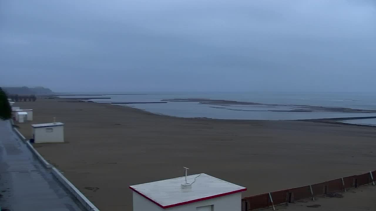 Webcam en vivo Grado: Vistas de la playa y del parque acuático en tiempo real