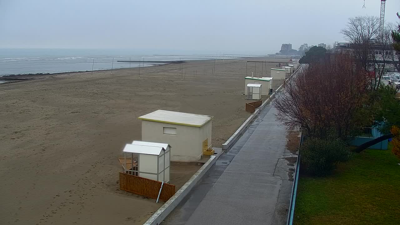 Webcam en vivo Grado: Vistas de la playa y del parque acuático en tiempo real