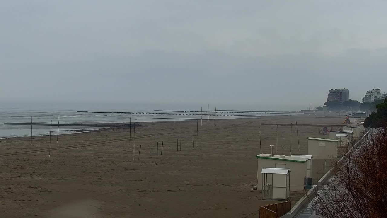 Webcam en vivo Grado: Vistas de la playa y del parque acuático en tiempo real