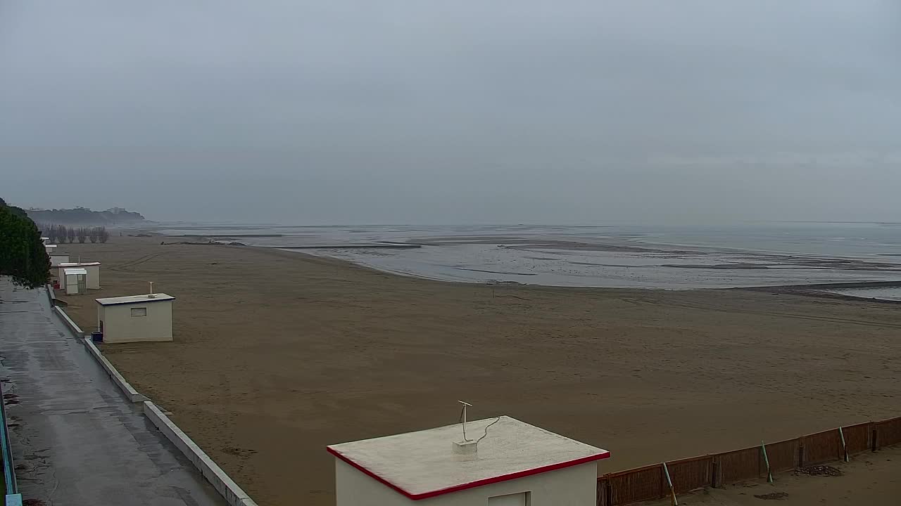 Webcam en vivo Grado: Vistas de la playa y del parque acuático en tiempo real