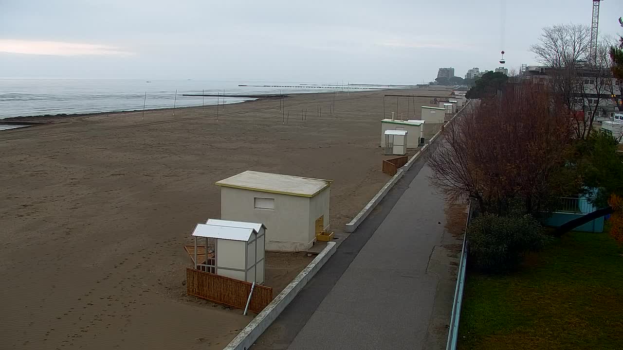 Webcam en vivo Grado: Vistas de la playa y del parque acuático en tiempo real