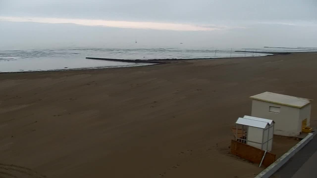 Webcam en vivo Grado: Vistas de la playa y del parque acuático en tiempo real