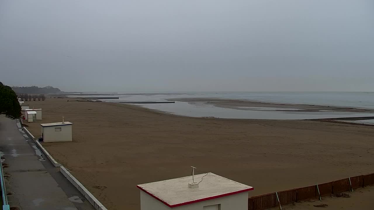 Webcam en vivo Grado: Vistas de la playa y del parque acuático en tiempo real