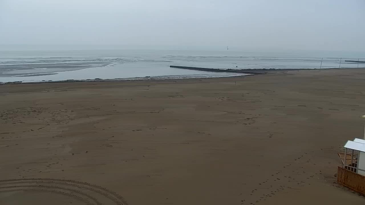 Webcam en vivo Grado: Vistas de la playa y del parque acuático en tiempo real