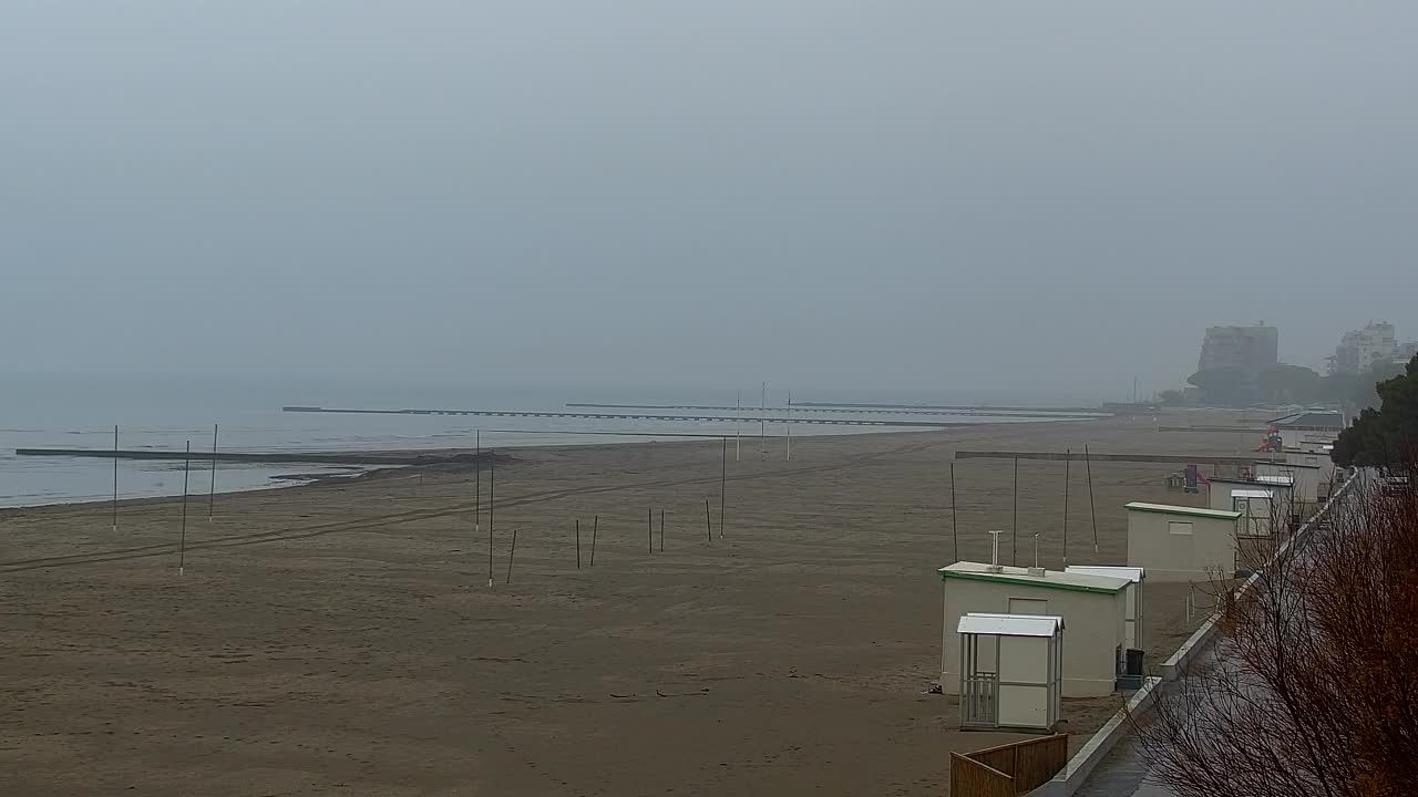 Webcam en vivo Grado: Vistas de la playa y del parque acuático en tiempo real