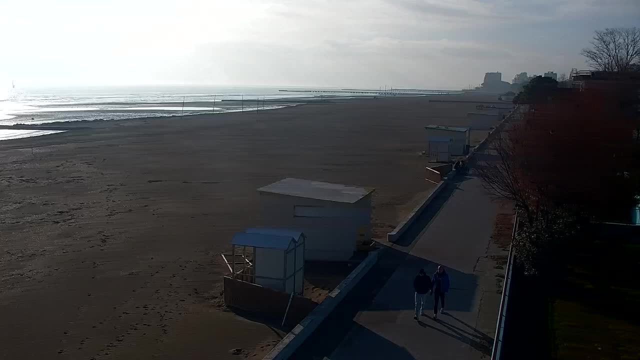 Webcam en vivo Grado: Vistas de la playa y del parque acuático en tiempo real