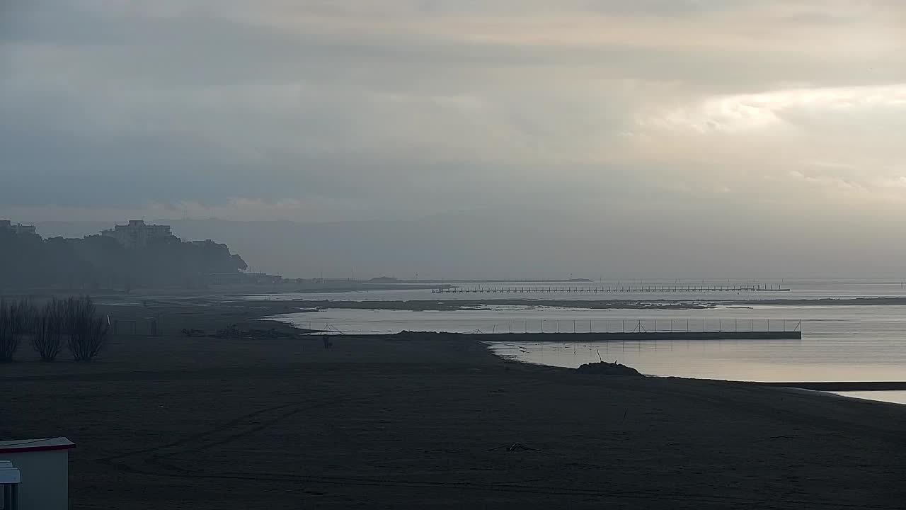 Webcam en vivo Grado: Vistas de la playa y del parque acuático en tiempo real