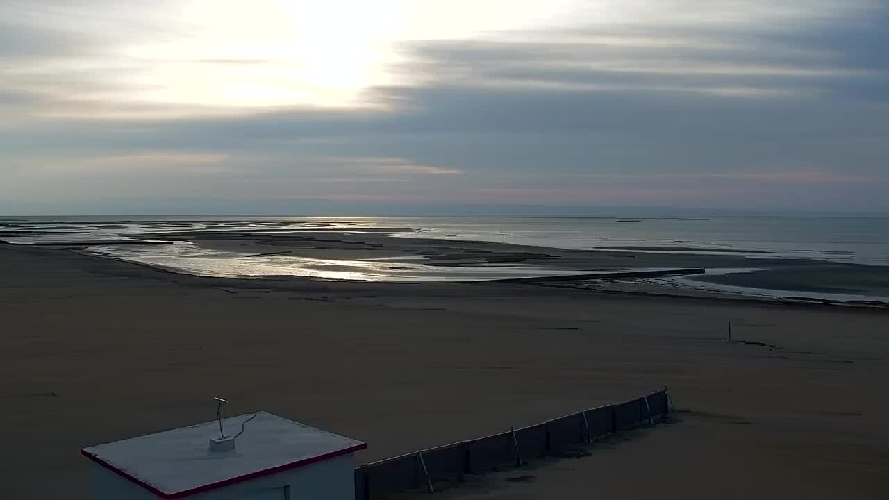 Webcam en vivo Grado: Vistas de la playa y del parque acuático en tiempo real