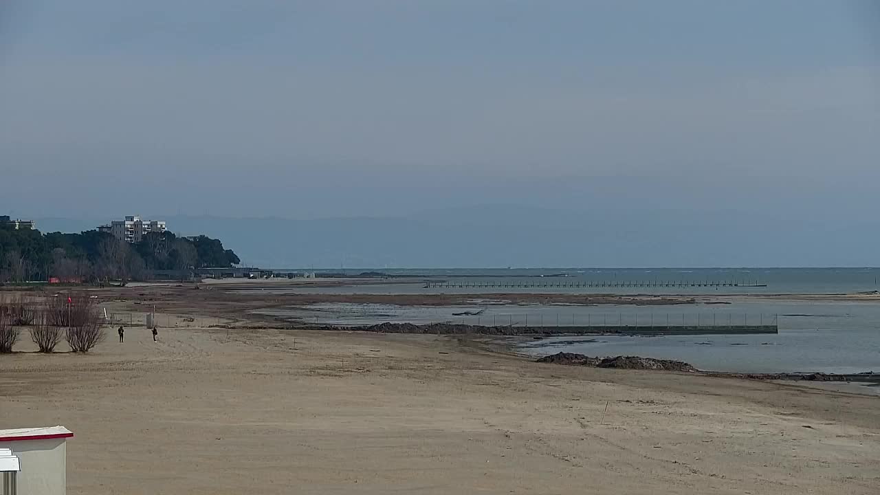 Webcam en vivo Grado: Vistas de la playa y del parque acuático en tiempo real