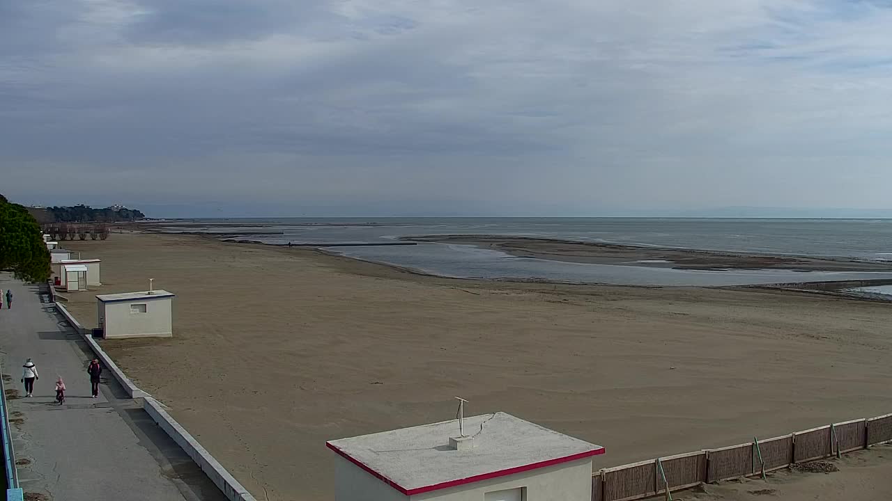 Webcam en vivo Grado: Vistas de la playa y del parque acuático en tiempo real