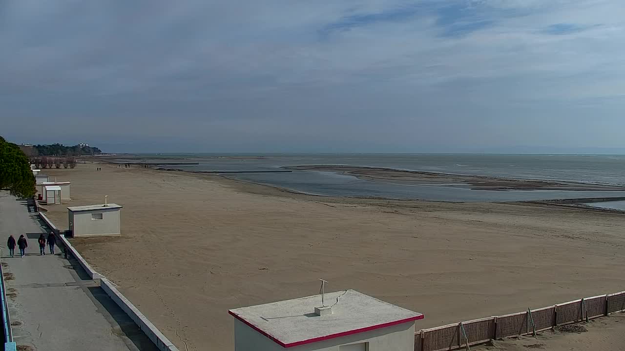 Webcam en vivo Grado: Vistas de la playa y del parque acuático en tiempo real