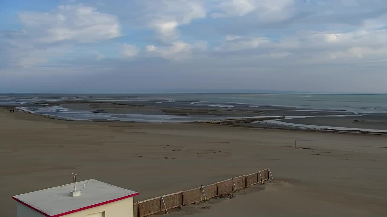 Webcam en vivo Grado: Vistas de la playa y del parque acuático en tiempo real