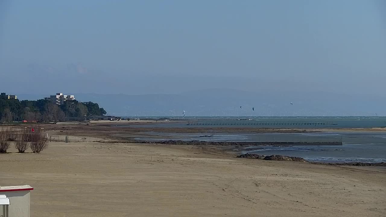 Webcam en vivo Grado: Vistas de la playa y del parque acuático en tiempo real