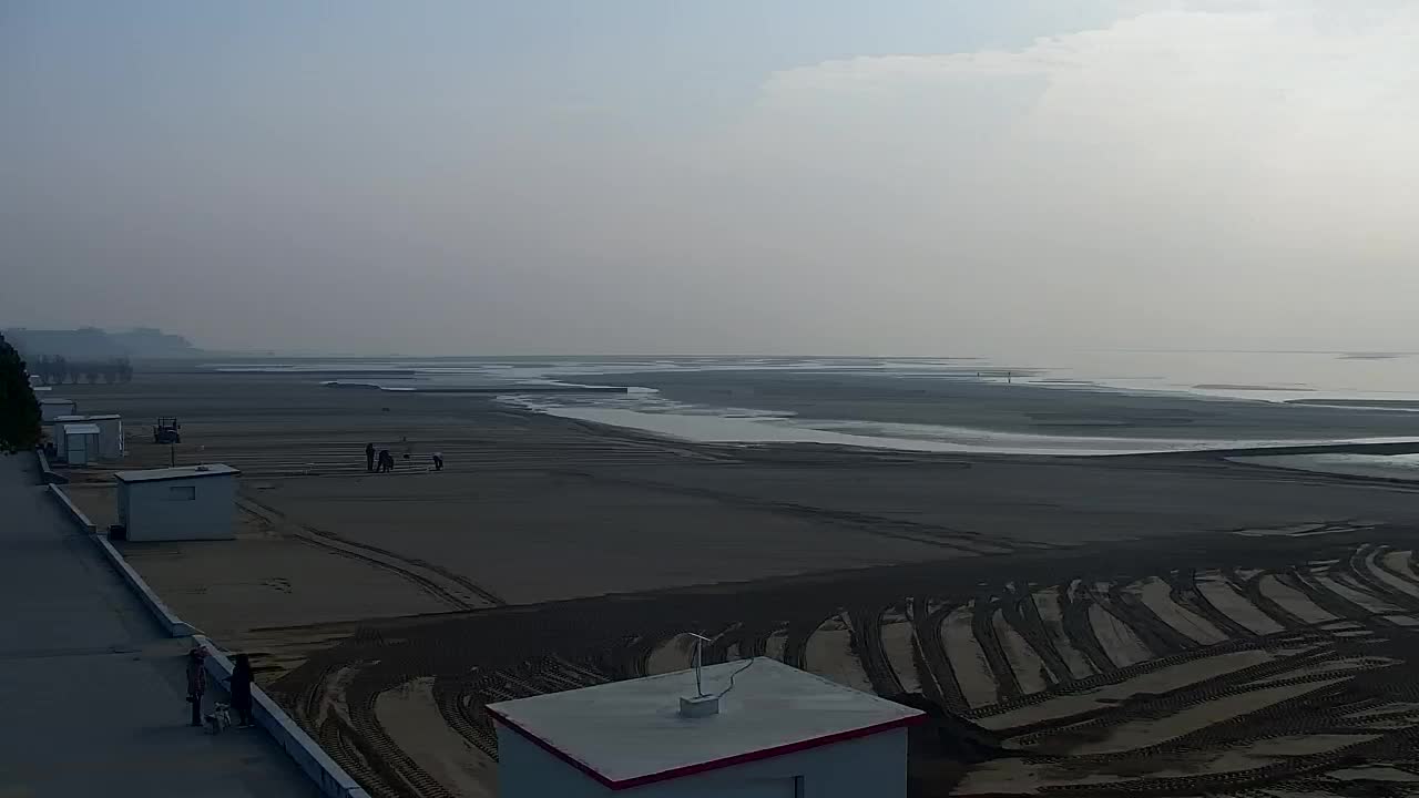 Webcam en vivo Grado: Vistas de la playa y del parque acuático en tiempo real