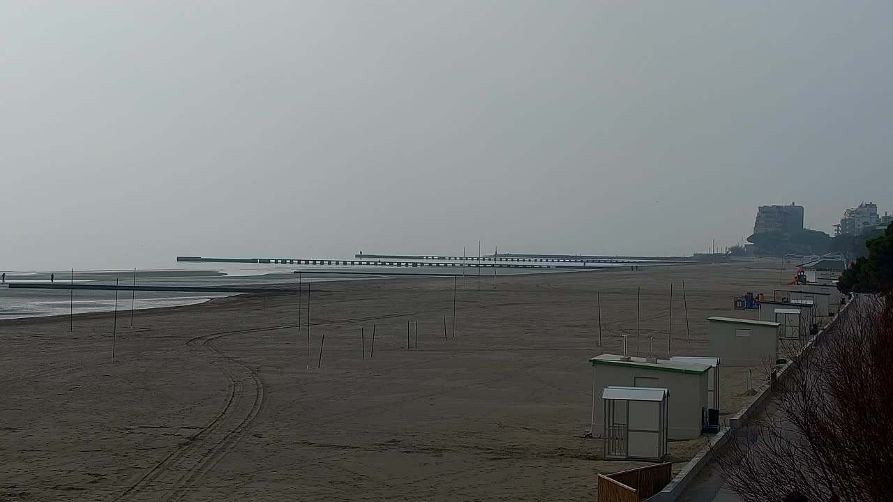 Webcam en vivo Grado: Vistas de la playa y del parque acuático en tiempo real