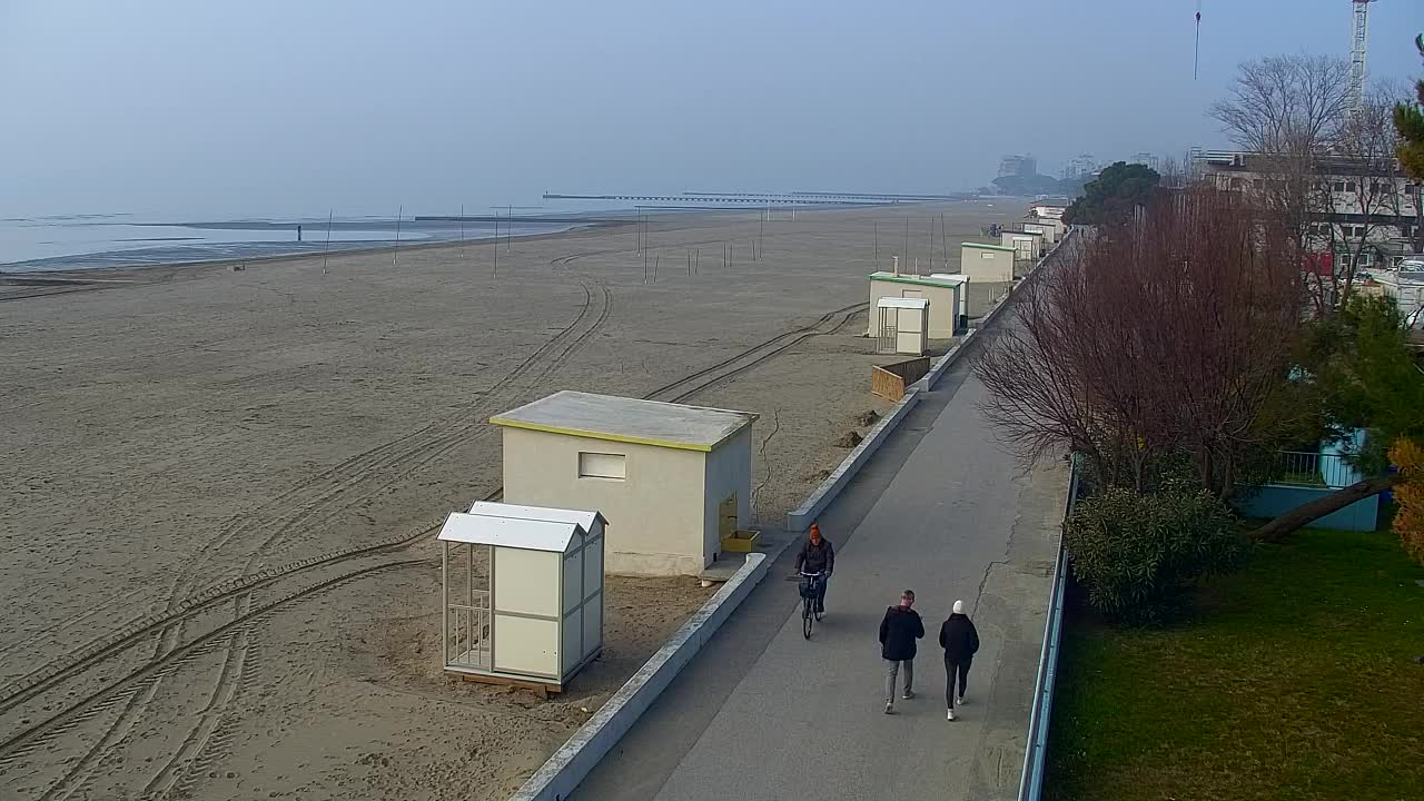 Webcam en vivo Grado: Vistas de la playa y del parque acuático en tiempo real