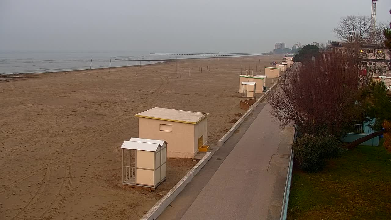 Webcam en vivo Grado: Vistas de la playa y del parque acuático en tiempo real