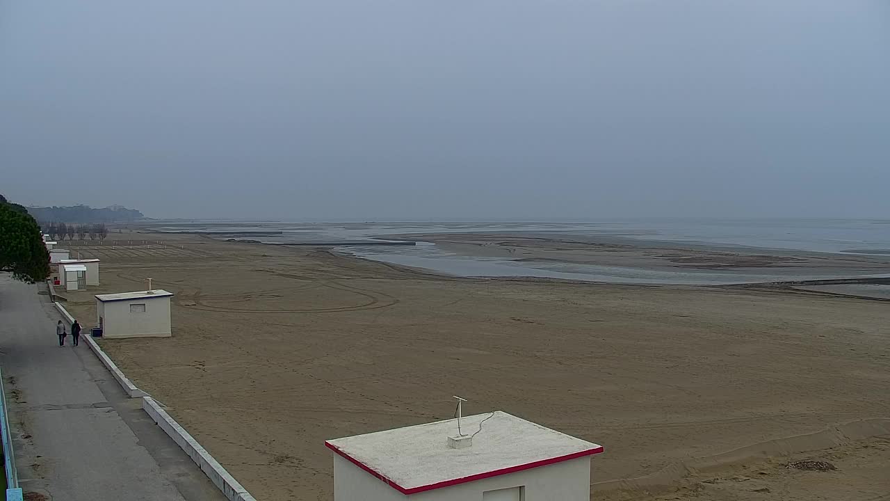 Webcam en vivo Grado: Vistas de la playa y del parque acuático en tiempo real