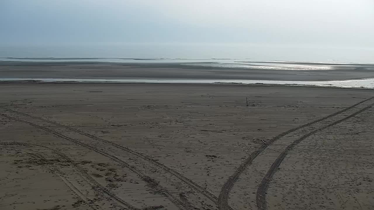 Webcam en vivo Grado: Vistas de la playa y del parque acuático en tiempo real