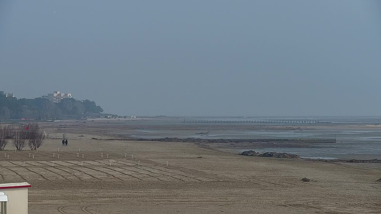 Webcam en vivo Grado: Vistas de la playa y del parque acuático en tiempo real