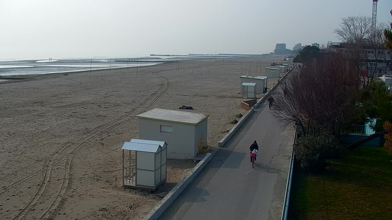 Spletna kamera v živo Grado: Pogledi na plažo in vodni park v realnem času