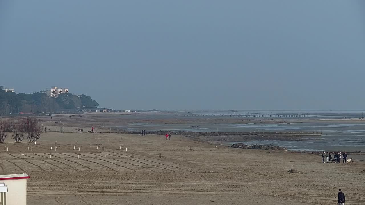 Webcam en vivo Grado: Vistas de la playa y del parque acuático en tiempo real