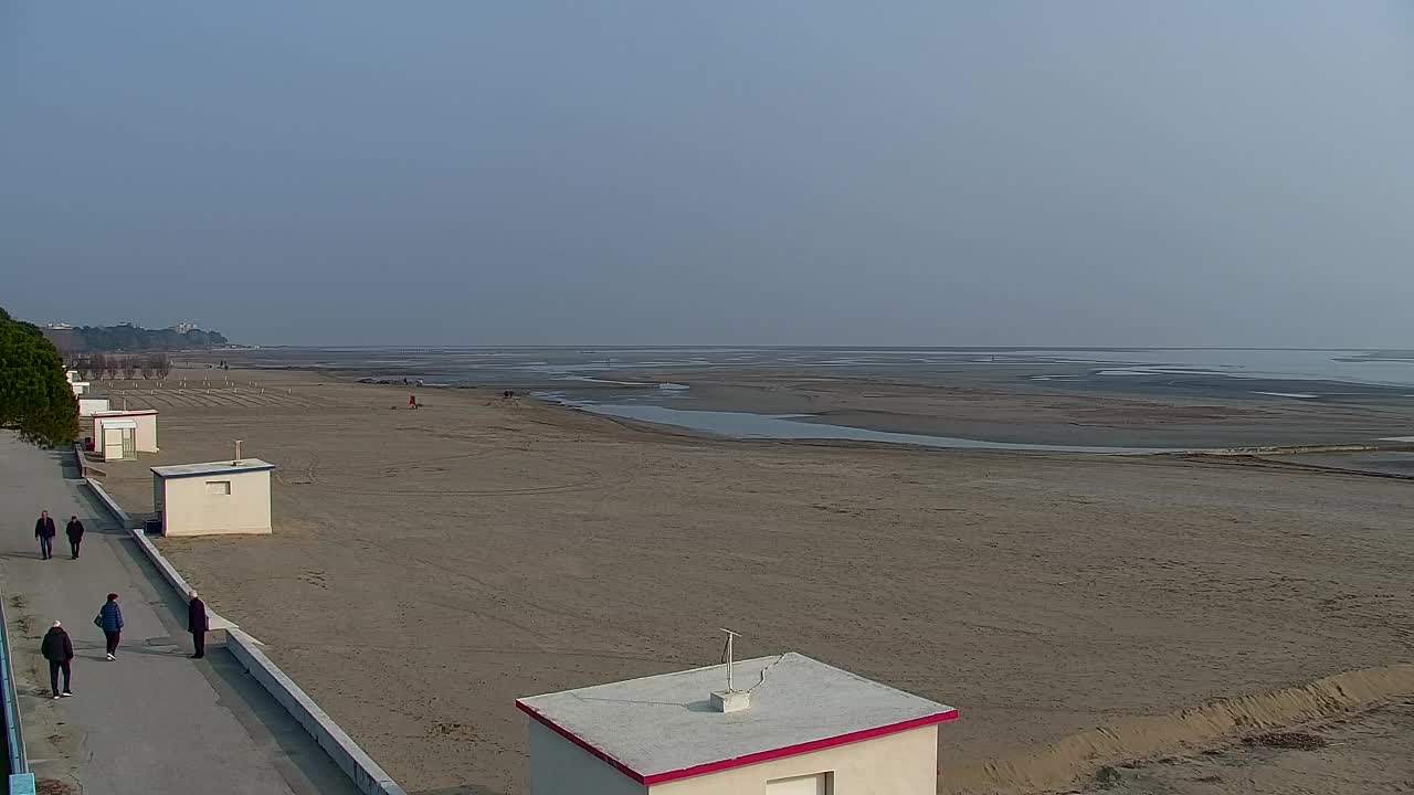 Webcam en vivo Grado: Vistas de la playa y del parque acuático en tiempo real