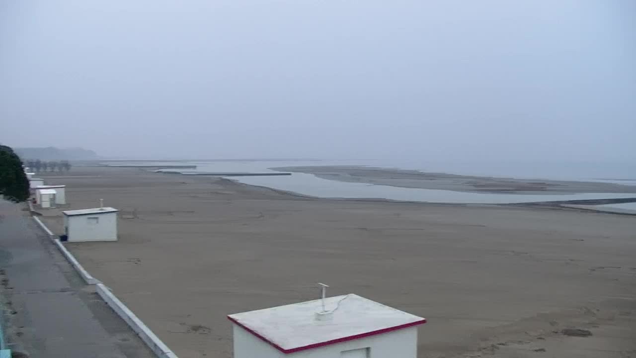 Webcam en vivo Grado: Vistas de la playa y del parque acuático en tiempo real