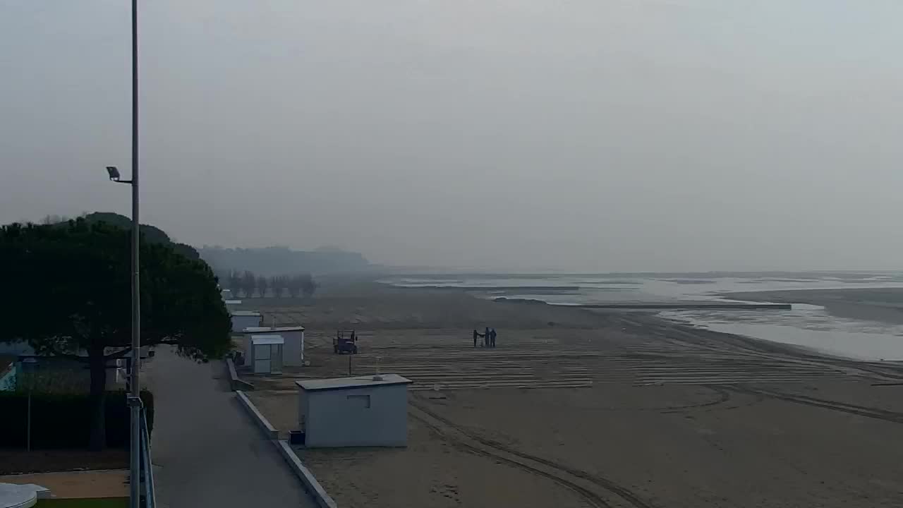 Webcam en vivo Grado: Vistas de la playa y del parque acuático en tiempo real