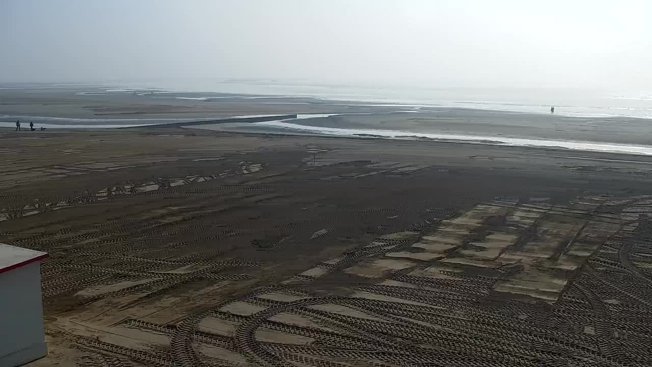 Webcam en vivo Grado: Vistas de la playa y del parque acuático en tiempo real