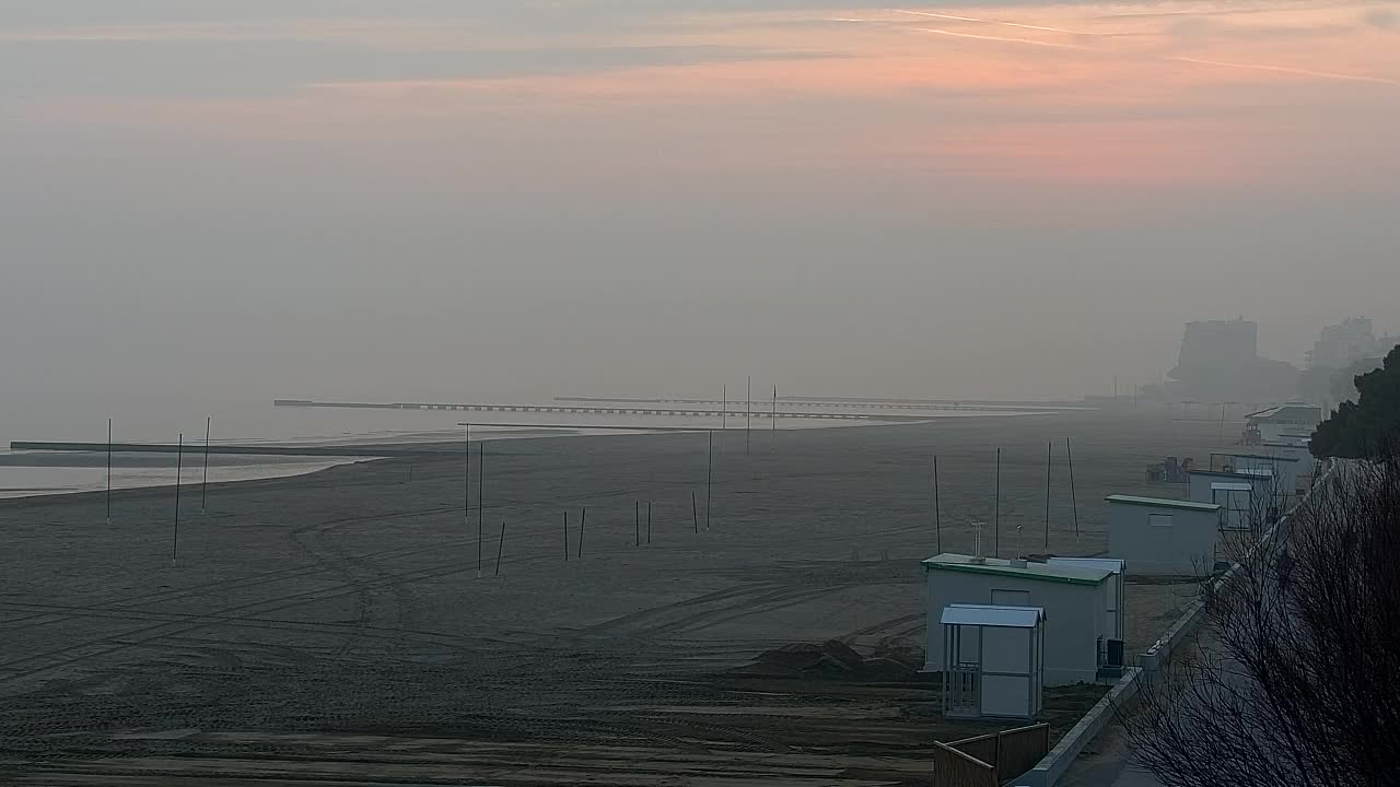 Webcam en vivo Grado: Vistas de la playa y del parque acuático en tiempo real