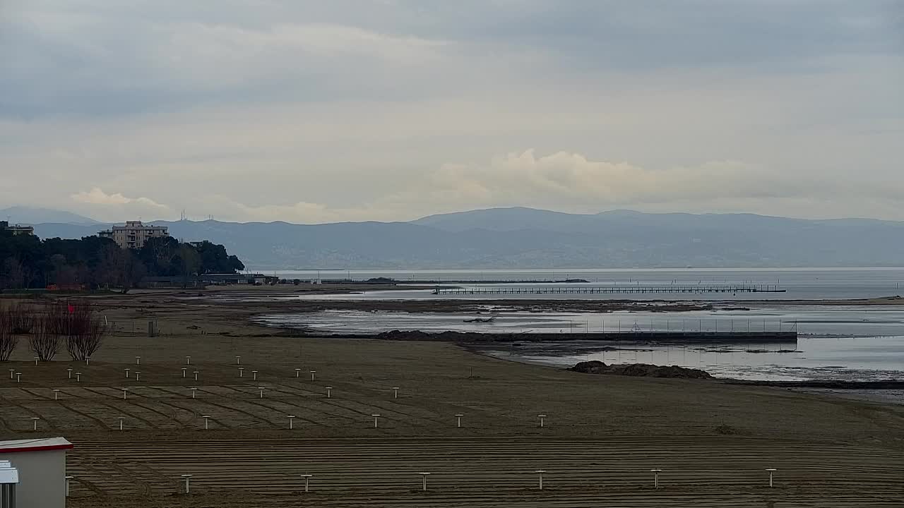 Webcam en vivo Grado: Vistas de la playa y del parque acuático en tiempo real