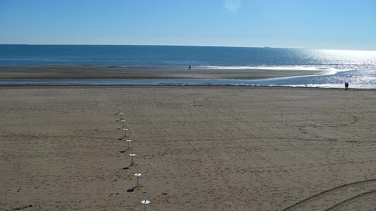 Webcam en vivo Grado: Vistas de la playa y del parque acuático en tiempo real