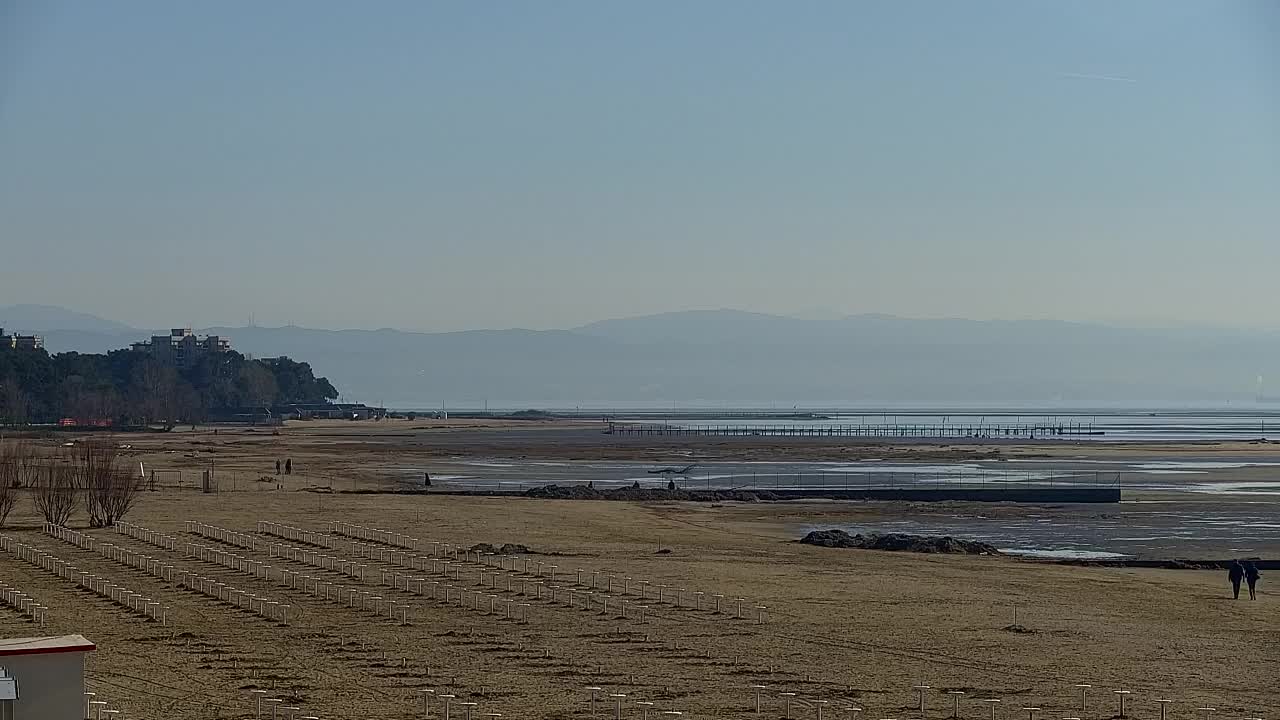 Spletna kamera v živo Grado: Pogledi na plažo in vodni park v realnem času