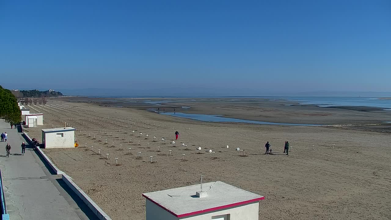 Spletna kamera v živo Grado: Pogledi na plažo in vodni park v realnem času