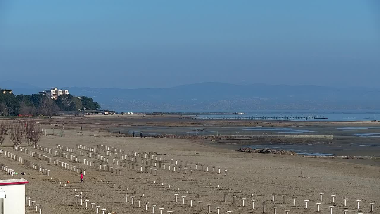 Spletna kamera v živo Grado: Pogledi na plažo in vodni park v realnem času