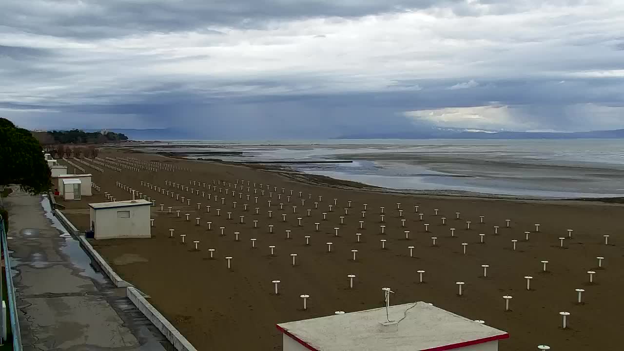 Webcam en vivo Grado: Vistas de la playa y del parque acuático en tiempo real