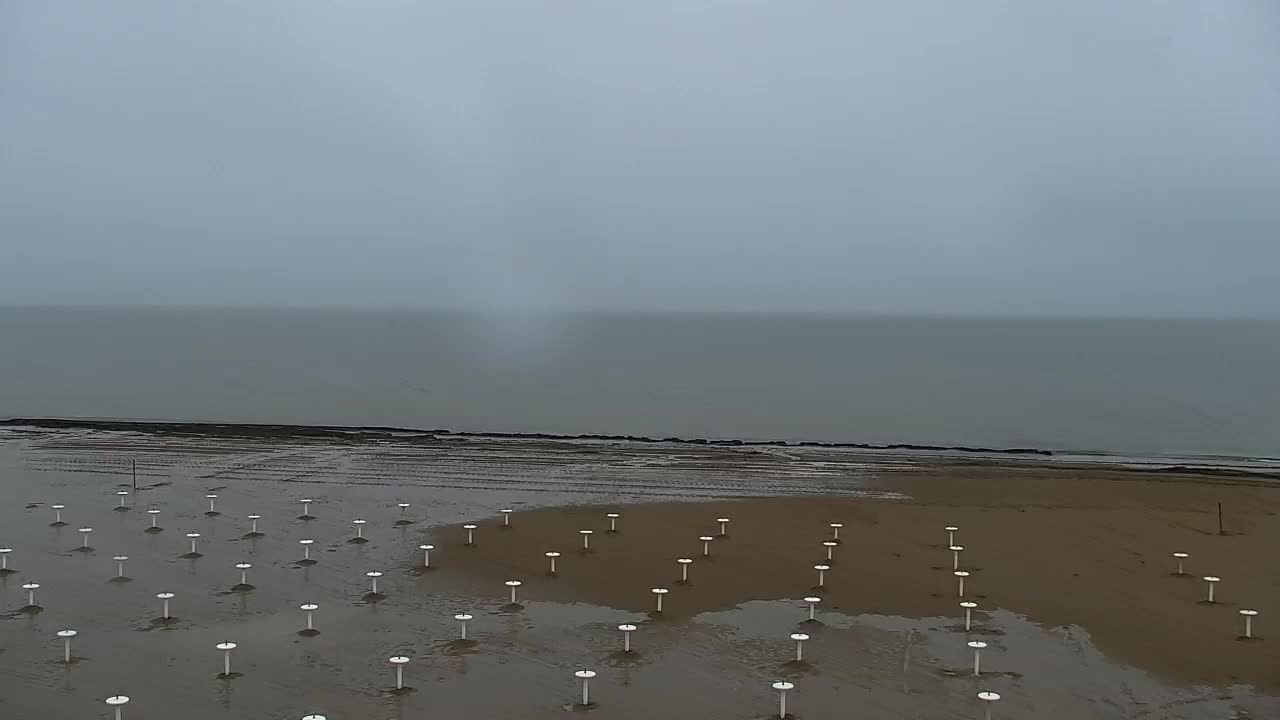 Webcam en vivo Grado: Vistas de la playa y del parque acuático en tiempo real