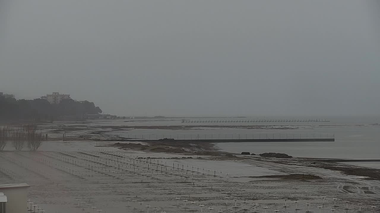 Webcam en vivo Grado: Vistas de la playa y del parque acuático en tiempo real