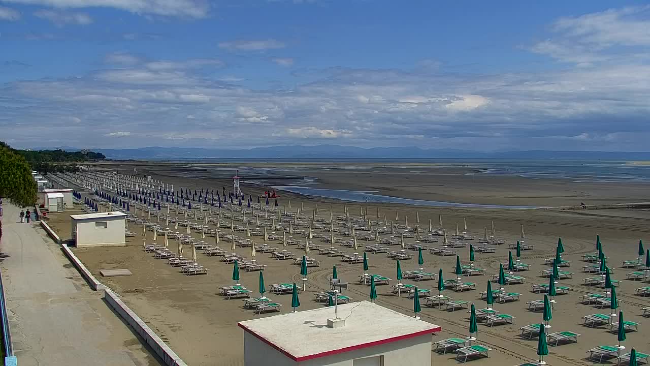 Grado Beach and Aquapark Views in Real Time