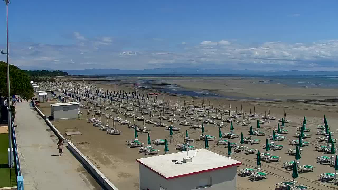 Webcam en vivo Grado: Vistas de la playa y del parque acuático en tiempo real