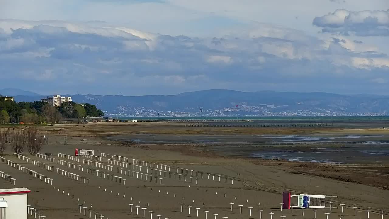 Webcam Live Grado: Vista sulla spiaggia e sull’acquapark in tempo reale