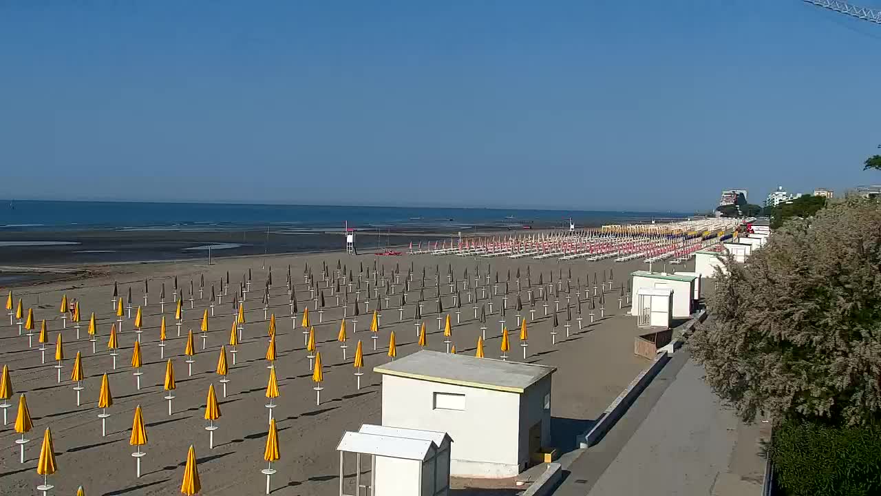 Grado Beach and Aquapark Views in Real Time