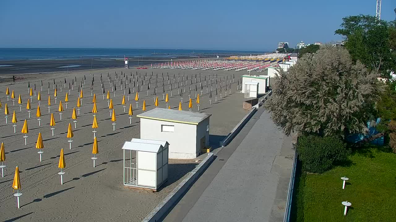 Grado Beach and Aquapark Views in Real Time
