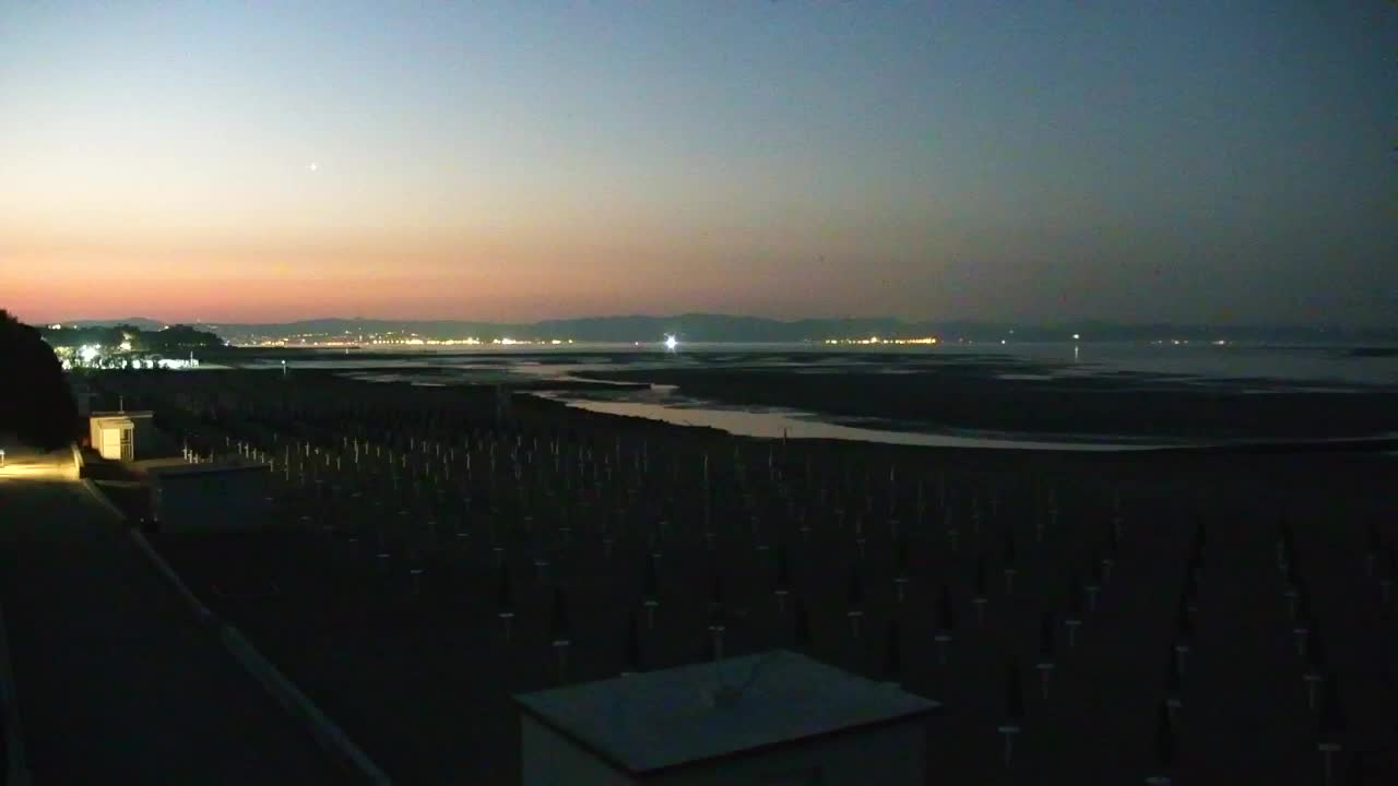 Webcam en vivo Grado: Vistas de la playa y del parque acuático en tiempo real