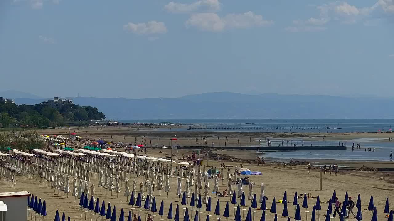 Spletna kamera v živo Grado: Pogledi na plažo in vodni park v realnem času
