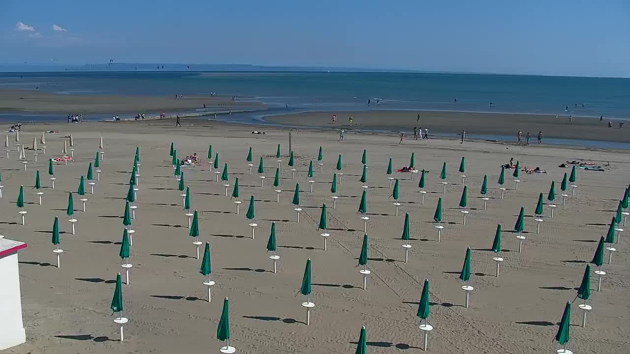 Webcam en vivo Grado: Vistas de la playa y del parque acuático en tiempo real
