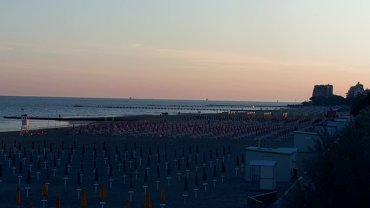 Webcam en vivo Grado: Vistas de la playa y del parque acuático en tiempo real