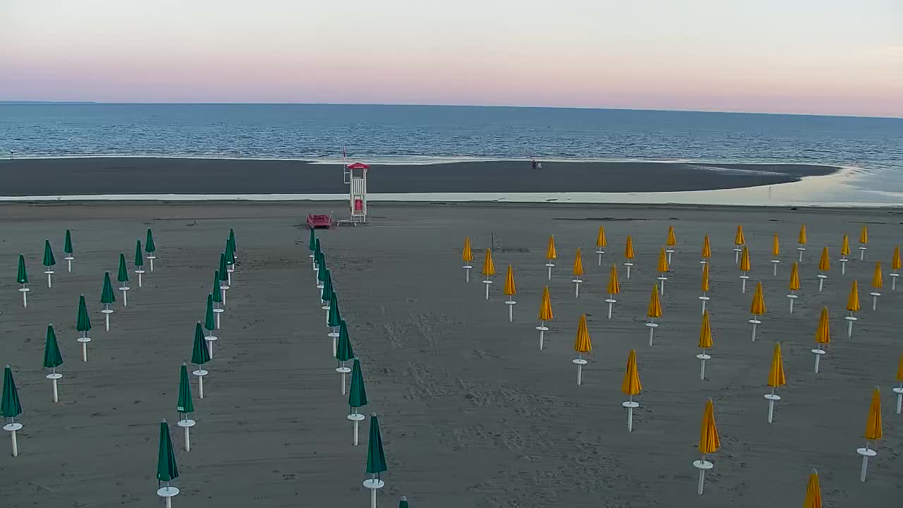 Webcam en vivo Grado: Vistas de la playa y del parque acuático en tiempo real